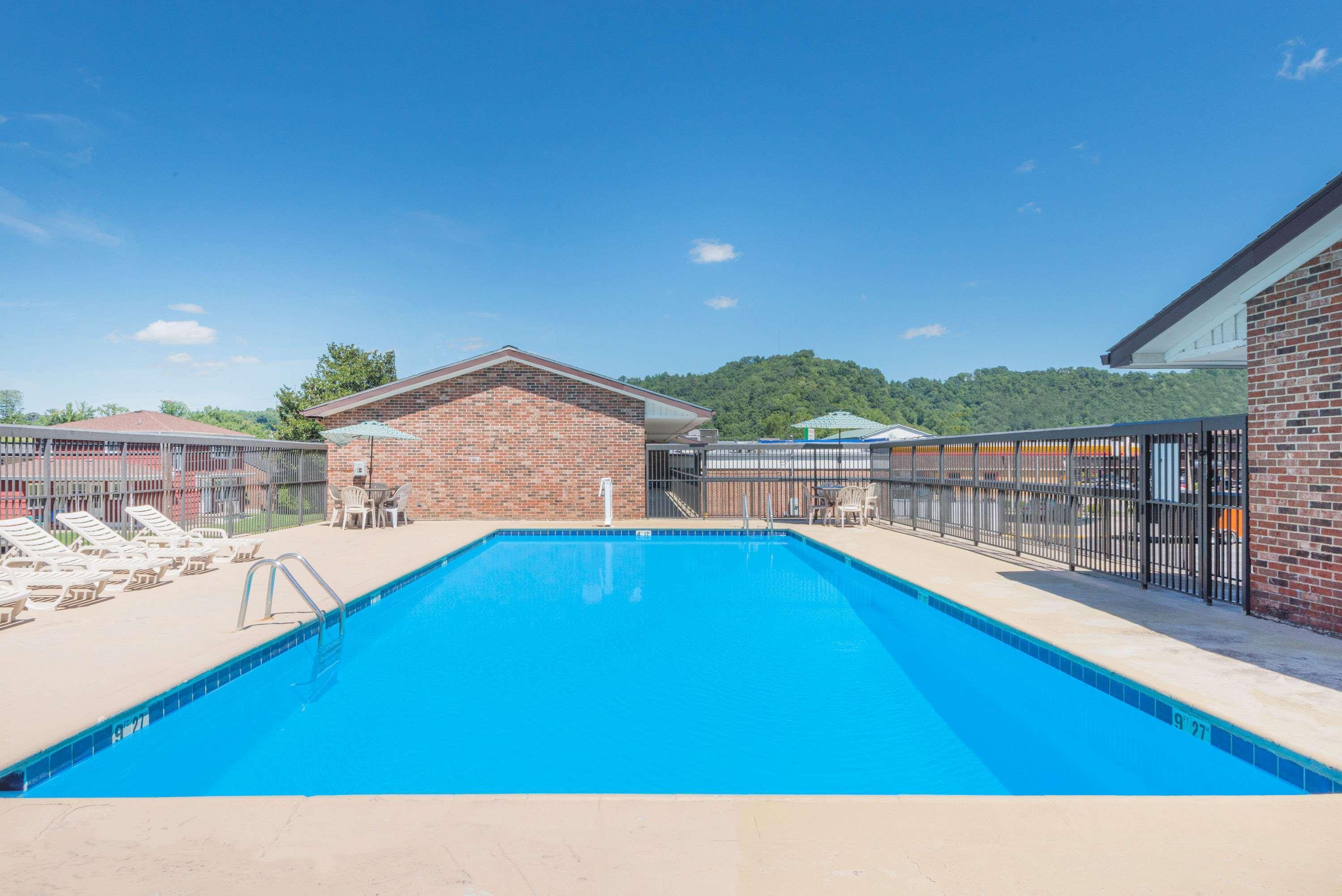 Days Inn By Wyndham Paintsville Екстериор снимка