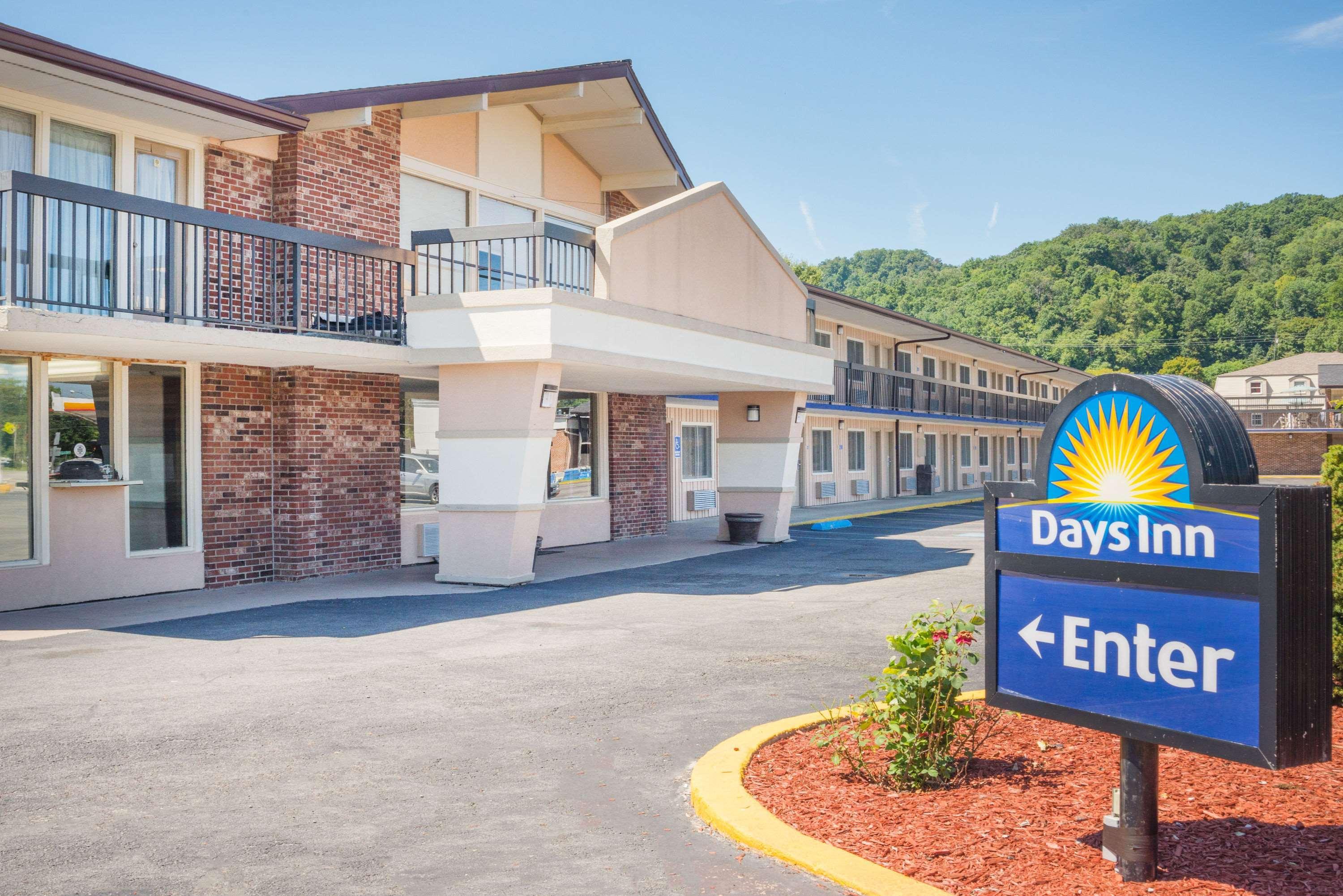 Days Inn By Wyndham Paintsville Екстериор снимка