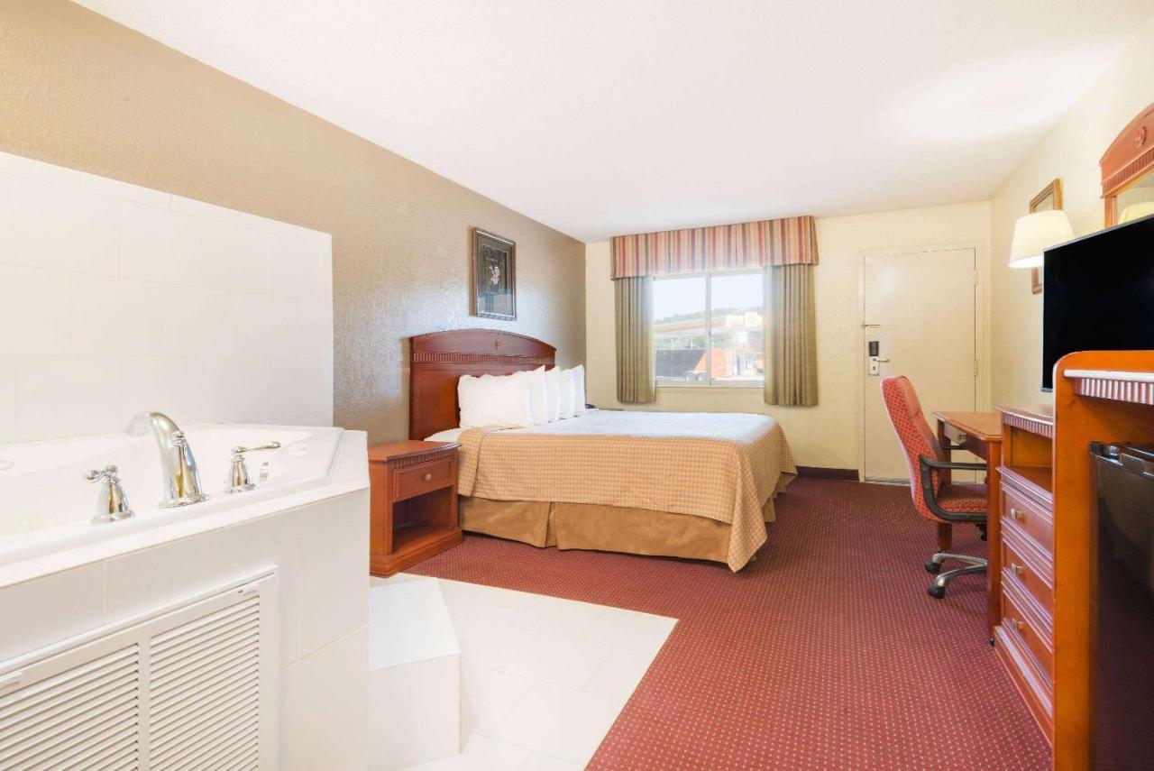 Days Inn By Wyndham Paintsville Екстериор снимка