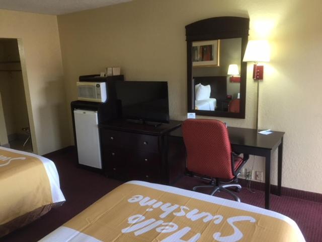 Days Inn By Wyndham Paintsville Екстериор снимка