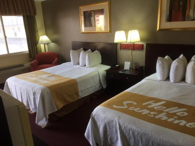 Days Inn By Wyndham Paintsville Екстериор снимка